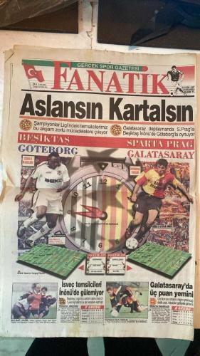 FANATİK SPOR GAZETESİ - TURKISH NEWSPAPER - DOĞUM GÜNÜ HEDİYESİ  - EKSİKSİZ TAM TAKIM GAZETE - 22 EKİM 1997 - SAYI: 702 - ORHAN YILDIRIM - EROL DEMİRKOL - AYKUT AKICI - YEMEN EKŞİOĞLU - VEFA KÜÇÜK - LENART JOHANNSON - ŞENES ERZİK - MEHMET ALİ YILMAZ - HAGİ - BÜLENT KORKMAZ - OKTAY - UCHE - TOSHACK - JINGBLAD - GALATASARAY VE BEŞİKTAŞ ŞAMPİYONLAR LİGİNDE - MÜTHİŞ İTTİFAK - RÜTBELER DEĞİŞİYOR - NEVIO SCALA ESKİ TAKIMINA KARŞI - KÖRFEZ TURA GİDİYOR - S.BÜKREŞ 1-0 BASTIA - UCHE PARREIRA’YI ÖVDÜ - TRABZONSPOR’DA TARAFTAR BÖLÜNDÜ - GALATASARAY’A KAPI GİBİ TAPU - ŞAMPİYONLAR PUAN SAVAŞINDA - POTADA İKİ ÜZÜNTÜ - ASLANSIN KARTALSIN - BEŞİKTAŞ GÖTEBORG - GALATASARAY SPARTA PRAG - GALATASARAY’DA ÜÇ PUAN YEMİNİ - SİFO MEHMET’E ÖZEL ÖNLEM - İNÖNÜ’DEKİ KAÇAKLAR - HAYDİ KARTALLAR - VURUN GÖTEBORG’U - OKTAY’SIN ATARSIN - RESTLEŞTİLER - DARISI 9’A - TOSHACK: GRUPTA BİRİNCİ OLACAĞIZ - JINGBLAD: RİSKE GİRERİZ KAZANIRIZ - GALATASARAY - BEŞİKTAŞ - FENERBAHÇE - TRABZONSPOR - ANKARAGÜCÜ - İSTANBULSPOR - BURS