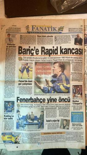 FANATİK SPOR GAZETESİ - TURKISH NEWSPAPER - DOĞUM GÜNÜ HEDİYESİ  - EKSİKSİZ TAM TAKIM GAZETE - 23 EKİM 1997 - SAYI: 703 - CAN UYGUNÇ - TURAN YÜCEL - OSMAN TANBURACI - MEHMET Y. YILMAZ - FAİK GÜRSES - GÜRCAN BERK - ULVİ GÜVENEROĞLU - YEMEN EKŞİOĞLU - GÖKHAN GÜÇKAYA - ORHAN YALINKAYA - ÇİĞDEM IŞIK - EROL DEMİRKOL - GALATASARAY PRAG’DA HÜZÜN KAHRETTİ - ASLAN YİNE ÇİLE ÇEKTİRDİ - DEFANS HATALARI BİZİ YAKTI - B.HAKAN DA FAYDA ETMEDİ - ADRIAN ILIE VASAT OYNADI - ARİF’E SİTEM ETTİ - HEDEF ARTIK 9 PUAN - ÜÇTE SIFIR - BEŞİKTAŞ GÖTEBORG’U DEVİRDİ - ANLI SANLI KARTAL - SABREDEN BEŞİKTAŞ - VİKİNGLER ALABORA OLDU - MAÇI ALMAK ÖNEMLİYDİ - KARTAL’IN DİNAMOSU TAYFUR’DU - OKTAY’DAN SÜPER ÜÇLÜK - KARA KARTAL SÜPERDİ - HEDEFE ADIM ADIM - RAKİBİMİZ İYİYDİ BİZ SÜPERDİK - 144 MİLYARLIK TOKAT - TRABZONSPOR - GALATASARAY - BEŞİKTAŞ - FENERBAHÇE - ANKARAGÜCÜ - İSTANBULSPOR - BURSASPOR - KOCAELİSPOR - ÇANAKKALE DARDANELSPOR - GAZİANTEPSPOR - SAMSUNSPOR - KAYSERİSPOR - ANTALYASPOR - ALTAY - PSG - GÖTEBORG - SPAR