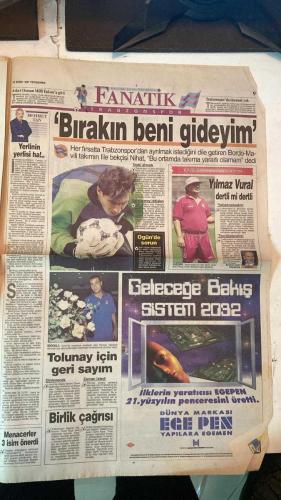 FANATİK SPOR GAZETESİ - TURKISH NEWSPAPER - DOĞUM GÜNÜ HEDİYESİ  - EKSİKSİZ TAM TAKIM GAZETE - 23 EKİM 1997 - SAYI: 703 - CAN UYGUNÇ - TURAN YÜCEL - OSMAN TANBURACI - MEHMET Y. YILMAZ - FAİK GÜRSES - GÜRCAN BERK - ULVİ GÜVENEROĞLU - YEMEN EKŞİOĞLU - GÖKHAN GÜÇKAYA - ORHAN YALINKAYA - ÇİĞDEM IŞIK - EROL DEMİRKOL - GALATASARAY PRAG’DA HÜZÜN KAHRETTİ - ASLAN YİNE ÇİLE ÇEKTİRDİ - DEFANS HATALARI BİZİ YAKTI - B.HAKAN DA FAYDA ETMEDİ - ADRIAN ILIE VASAT OYNADI - ARİF’E SİTEM ETTİ - HEDEF ARTIK 9 PUAN - ÜÇTE SIFIR - BEŞİKTAŞ GÖTEBORG’U DEVİRDİ - ANLI SANLI KARTAL - SABREDEN BEŞİKTAŞ - VİKİNGLER ALABORA OLDU - MAÇI ALMAK ÖNEMLİYDİ - KARTAL’IN DİNAMOSU TAYFUR’DU - OKTAY’DAN SÜPER ÜÇLÜK - KARA KARTAL SÜPERDİ - HEDEFE ADIM ADIM - RAKİBİMİZ İYİYDİ BİZ SÜPERDİK - 144 MİLYARLIK TOKAT - TRABZONSPOR - GALATASARAY - BEŞİKTAŞ - FENERBAHÇE - ANKARAGÜCÜ - İSTANBULSPOR - BURSASPOR - KOCAELİSPOR - ÇANAKKALE DARDANELSPOR - GAZİANTEPSPOR - SAMSUNSPOR - KAYSERİSPOR - ANTALYASPOR - ALTAY - PSG - GÖTEBORG - SPAR