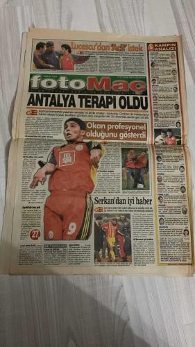 FOTOMAÇ SPOR GAZETESİ - TURKISH NEWSPAPER - DOĞUM GÜNÜ HEDİYESİ  - EKSİKSİZ TAM TAKIM GAZETE -22 OCAK 2001  SÖKE LİGE SÜRESİZ ERTELEME – KALSIN %61, GİTSİN %39 (TERİM ANKETİ) – ATALANTA İLE BERABERE KALDI – RIDVAN DİLMEN YORUMU – HİDAYET PORTLAND’A KARŞI – IRKÇI PANKART (TERİM’E EVİNE DÖN MESAJI) – BELEK’TE PENALTI MÜCADELESİ (FENERBAHÇE-KESKİNSPOR) – CELİL SEVİNDİRDİ, RAPAIÇ 10 GÜN YOK – LAZETİÇ PENALTI GERGİNLİĞİ – SERGEN HATASINI KABUL ETTİ – HAMOĞLU ÇAKIRKEYİF – HAGİ’SİZ DE ASLAN – CİM-BOM’A TERAPİ (ANTALYA KAMPI) – JARDEL’DE BOŞ YOK – OKAN YENİDEN DOĞDU – SERKAN’DAN İYİ HABER – KAMP ANALİZİ (TAFFAREL, BÜLENT, POPESCU, CAPONE, HAKAN, OKAN, EMRE, SUAT, ARİF, SERKAN, BÜLENT AKIN, FARUK, KEREM, MEHMET BÖLÜKBAŞI)  FATİH TERİM – GORİ – CHIESA – RIDVAN DİLMEN – HİDAYET TÜRKOĞLU – OGÜN – LAZETİÇ – REVIVO – DENİZ MENDİ – CELİL – RAPAIÇ – SERGEN – AHMET HAMOĞLU – SERDAR BİLGİLİ – HAGİ – LUCESCU – CÜNEYT TANMAN – JARDEL – OKAN BURUK – EMRE BELÖZOĞLU – TAFFAREL – BÜLENT KORKMAZ – POPESCU – CA