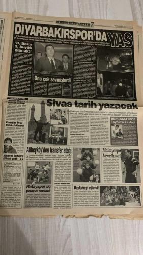 FOTOMAÇ SPOR GAZETESİ - TURKISH NEWSPAPER - DOĞUM GÜNÜ HEDİYESİ  - EKSİKSİZ TAM TAKIM GAZETE -25 OCAK 2001  PİS KOKULAR GELİYOR (CİP SKANDALI) – FENER İDMAN MANYAĞI – MEHMET ALİ YILMAZ’A TEPKİ – ERZURUM KENDİNİ BULDU – DİYARBAKIR’DA ŞOK (GAFFAR OKKAN SUİKASTI) – MİLLİLER LİTVANYA’YA KAYBETTİ – TERİM MİLAN’A KARŞI – HİNGIS SERENA’YI GEÇTİ – SCALA NE DEDİ? – CAPONE DEVRİ – FENERBAHÇE’NİN BELEK KAMPININ YILDIZLARI (OGÜN, REVIVO, YUSUF) – RANGE ROVER SKANDALI – CIP’LENEN MİLLİLER LİSTESİ – GALATASARAY’DA NEŞE – DÜŞMAN ÇATLATTILAR (TRABZON MAÇI HAZIRLIĞI) – ASLAN’DAN KAN ÇIKTI (SAĞLIK KONTROLLERİ)  ATA AKSU – HALUK ULUSOY – FİKRET ÜNLÜ – ALPAY ÖZALAN – RÜŞTÜ RENÇBER – HAKAN ŞÜKÜR – TAYFUR HAVUTCU – SERGEN YALÇIN – ENGİN İPEKOĞLU – TUGAY KERİMOĞLU – ARİF ERDEM – ABDULLAH ERCAN – OĞUN TEMİZKAN – FATİH AKYEL – OKAN BURUK – TAYFUN KORKUT – LEVENT TUZEMEN – TAYFUN BAYINDIR – MEHMET ALİ YILMAZ – SERDAR BİLGİLİ – AHMET HAMOĞLU – HAYRİ ÜLGEN – CÜNEYT TANMAN – LUCESCU – JARDEL – HAGİ – SUAT – SERKAN
