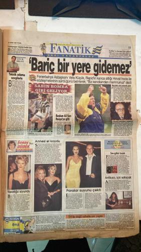 FANATİK SPOR GAZETESİ - TURKISH NEWSPAPER - DOĞUM GÜNÜ HEDİYESİ  - EKSİKSİZ TAM TAKIM GAZETE - 24 EKİM 1997 - SAYI: 704 - OĞUZ DİZER - ORHAN YILDIRIM - OSMAN TANBURACI - ERGÜN GÜRSOY - ALİ DÜRÜST - FARUK SÜREN - ATEŞ ÜNAL ERZEN - DAVID ELLERAY - FRANK AMESEN - İLHAN KARAÇAY - JOHN TOSHACK - VEFA KÜÇÜK - FRANZ BECKENBAUER - RASİM KARA - KOCAELİSPOR MOSKOVA’DA TURA GÖZ KIRPTI - BEŞİKTAŞ ZAFER SARHOŞU - HESAP DEVRİ BAŞLADI - BECKENBAUER DA ALKIŞLADI - YANLIŞ TAKTİKLE OYNADILAR - TİMSAH GÖZÜNÜ AVRUPA’YA DİKTİ - 2 RUMEN’E PSV TALİP - TRABZONSPOR YABANCI ARIYOR - BARİÇ HİÇBİR YERE GİDEMEZ - SERGEN’İ ALACAĞINA SAHA BULSUN - YAYIN DÜĞÜMÜ HAFTAYA ÇÖZÜLÜYOR - ÇIKTIK AÇIK ALINLA - VEDAT’A BÜYÜK TEPKİ - GALATASARAY’DA İHANET - BOZGUNUN KAHRAMANLARI - İKİ RUMEN PSV YOLUNDA - SÜREN: ARTIK İDDİAMIZ YOK - GÜRSOY: NEDEN KAYBEDİYORUZ - ERZEN İNGİLİZ HAKEMİ KUTLADI - YÜREK VARDI GOL YOKTU - TERİM: MAZERET YOK - GALATASARAY ÇEKLER’İ UEFA’YA ŞİKAYET ETTİ - CİM BOM’DA TASFİYE VAR - POPESCU’YLA ANLAŞTILAR -