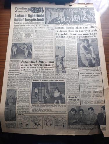 Halka ve Olaylara Tercüman Gazetesi - Turkish Newspaper - 10 Kasım 1955 - Atatürk portresi çizen Cemal Nadir - ölümünün 17. Yıldönümünde Atatürk'ü minnetle anıyoruz - bütün yurtta Atatürk anmaları yapılıyor - Reisicumhur Celal Bayar ve Adnan Menderes Ankara'ya döndüler - Reisicumhur Celal Bayar 9.05'te Anıtkabir'de çelenk koyması ile başlayacak olan merasime hususi ve resmi teşekküller iştirak edecek - Atatürk'ün ölümünün yıl dönümü yazan Yakup Kadri Karaosmanoğlu - Cenevre konferansını Molotov çıkmaza soktu - Suudi Arabistan İngiltere münasebeti - hatıralarım yazan H.S. Truman - Stalin'in arzusu -  Taçlı Fahişe Teofano yazan Turan Can - sanat aleminde Maurice Utrillo yazan Selmi Andak - Ankara İzmir Muhtelitleri maçı 7 takımın 20 futbolcusu Dün bir antrenman yaptılar Fotoğrafı - kız voleybol maçında İstanbul ve Erenköy liseleri galip Fotoğrafı - Vefalı Hilmi Kiremitçi aforoz mu edildi - Turgay Şeren fotoğraf - haftanın basketbol ve voleybol müsabakaları ve hakemleri - 10 Kasım 1938