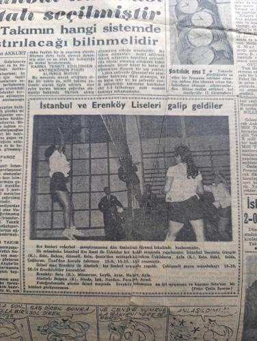 Halka ve Olaylara Tercüman Gazetesi - Turkish Newspaper - 10 Kasım 1955 - Atatürk portresi çizen Cemal Nadir - ölümünün 17. Yıldönümünde Atatürk'ü minnetle anıyoruz - bütün yurtta Atatürk anmaları yapılıyor - Reisicumhur Celal Bayar ve Adnan Menderes Ankara'ya döndüler - Reisicumhur Celal Bayar 9.05'te Anıtkabir'de çelenk koyması ile başlayacak olan merasime hususi ve resmi teşekküller iştirak edecek - Atatürk'ün ölümünün yıl dönümü yazan Yakup Kadri Karaosmanoğlu - Cenevre konferansını Molotov çıkmaza soktu - Suudi Arabistan İngiltere münasebeti - hatıralarım yazan H.S. Truman - Stalin'in arzusu -  Taçlı Fahişe Teofano yazan Turan Can - sanat aleminde Maurice Utrillo yazan Selmi Andak - Ankara İzmir Muhtelitleri maçı 7 takımın 20 futbolcusu Dün bir antrenman yaptılar Fotoğrafı - kız voleybol maçında İstanbul ve Erenköy liseleri galip Fotoğrafı - Vefalı Hilmi Kiremitçi aforoz mu edildi - Turgay Şeren fotoğraf - haftanın basketbol ve voleybol müsabakaları ve hakemleri - 10 Kasım 1938