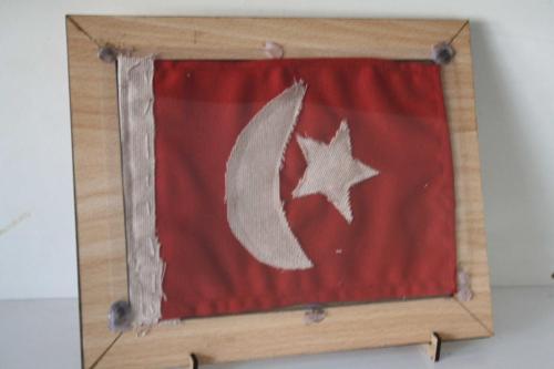 LOT.3 » Tarihin Ruhu  Osmanlı Askeri Göğüs Cebi Bayrağı ÇerÇeveli