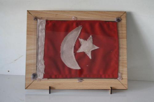 Tarihin Ruhu  Osmanlı Askeri Göğüs Cebi Bayrağı ÇerÇeveli