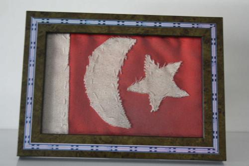 Tarihin Ruhu  Osmanlı Askeri Göğüs Cebi Bayrağı ÇerÇeveli