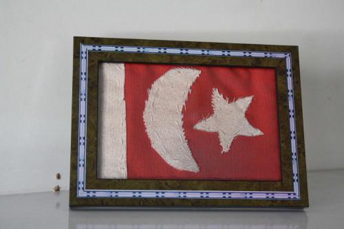 Tarihin Ruhu  Osmanlı Askeri Göğüs Cebi Bayrağı ÇerÇeveli