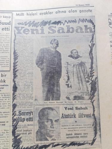 Dünya Gazetesi - Turkish Newspaper - 10 Kasım 1953 - Sen ölmezsin Atatürk - Atatürk ve Anıtkabir karakalem çizen Althan Enson - Herkes Atatürk'ü anıyor - bugün Atatürk için yapılacak törenler - Atatürk'ün tabutuna refakat edecek Generaller - Ey Türk gençliği - yılan hikayesi yazan Samim Kocagöz - Atatürk'ün ideolojisi yazan Behçet Cemal - niçin ölmedi yazan doçent Doktor Cihat Abaoğlu - Kurbağalıdere köprüsü'nün tamiri - milli hisleri ayaklar altına alan gazete yeni sabah Fotoğrafı - Moskova afişleri İzmir'de dün parça parça edildi - İran'da Musaddık af talep etmiyor - Atatürk yazan Bedii Faik - sahne sanatkarı Ayten Çankaya Puro tuvalet sabunu kullanıyor - Garp cephesinde yeni bir şey yok yazan Erich Marie Remarque  resimleyen Althan Enson - Atatürk'ün tabutu açılıyor - Toptaşı cezaevinden Anıtkabir için bir bayrak hazırlandı -  Milli Türk Talebe Birliğinin Atatürk için beyannamesi - komünizm programı yaptığı öne sürülen öğretmen İlhan Berk - 10 Kasım 1938