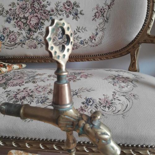 Antika Pirinç Musluk Çeşme