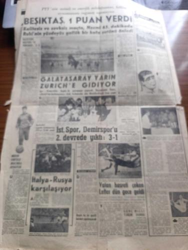Milliyet Gazetesi - Turkish Newspaper - 10 Kasım 1963 - Atatürk ve onun için ağlayan bir genç çizen Nezih - bütün dünya Atatürk'ü anıyor - Amerika Cumhurbaşkanı Kennedy Batı Almanya başbakanı Erhard İngiltere başbakanı Home Pakistan Cumhurbaşkanı Eyüp Han Tunus cumhurbaşkanı Burgiba Hindistan başbakanı Nehru emekli Orgeneral Mac Arthur Atatürk hakkında düşünceleri - Türkiye Milli Talebe Federasyonu temsilcileri İsmet inönü'ye Atatürk ile olan fotoğrafını gösterip duygularını yazmasını istediler fotoğraf - Aziz Atatürk yazan İsmet İnönü - 10 Kasım 1938 - İstanbul Atatürk'ü böyle uğurlamıştı böyle ağladık böyle yandık fotoğraf - Atatürkçülük ve içyüzü yazan Çetin Altan - Kemal Satır Ragıp Gümüşpala'ya cevap verdi - Burhan Apaydın Ragıp Gümüşpala'ya hücum etti - aşk anahtarı oyunu Aziz Basmacı Kenan Büke Ve Sadettin Erbil Bulvar tiyatrosu fındıkzade'de - Galatasaray yarın Zürih'e gidiyor - Beşiktaş PTT'ye 1 puan verdi fotoğraf - milliyet resimli kısa haberler - 10 Kasım 1938
