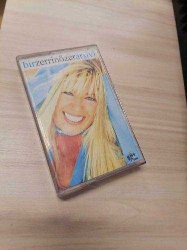 KASET - Bir Zerrin Özer Arşivi