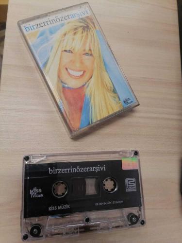 KASET - Bir Zerrin Özer Arşivi