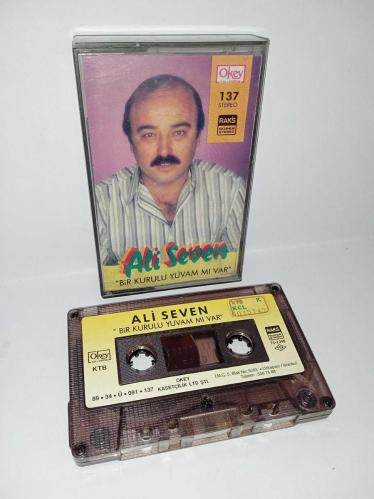 Kaset Ali Seven bir kurulu yuvam mı var Albümü. Orijinal. 1989 dönem Kağıt Baskı. Sorunsuz çalışıyor.