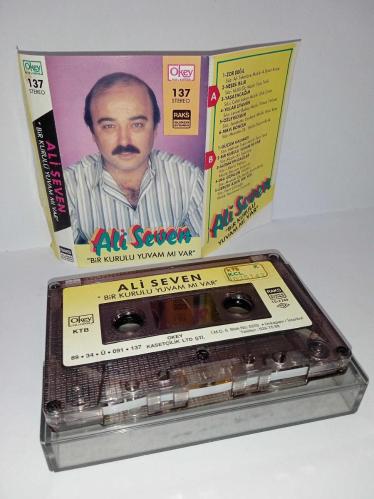 Kaset Ali Seven bir kurulu yuvam mı var Albümü. Orijinal. 1989 dönem Kağıt Baskı. Sorunsuz çalışıyor.