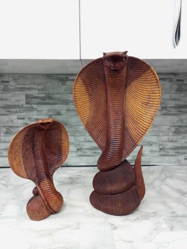 Koleksiyonluk Sanat El Yapımı Ahşap Kral Kobra Heykel Seti (51 cm & 31 cm)