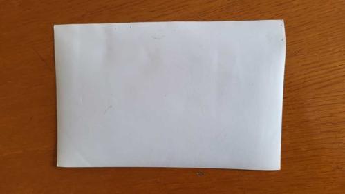 OYUNCU ve SES SANATÇISI SERPİL ÖRÜMCER'İN ORİJİNAL FOTOĞRAFI - 18 x 12 cm EBADINDA - SERPİL ÖRÜMCER, ŞARKICI BERKANT'LA BİRLİKTE GÜLÜMSEYEREK HATIRA POZU VERİRKEN ÇEKİLMİŞ BİR KARE