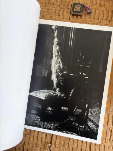 Yıldız Moran: Zamansız fotoğraflar = Timeless photographs [Sergi kataloğu]. Edit: Begüm Akkoyunlu Ersöz, Tania Bahar