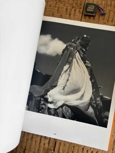 Yıldız Moran: Zamansız fotoğraflar = Timeless photographs [Sergi kataloğu]. Edit: Begüm Akkoyunlu Ersöz, Tania Bahar