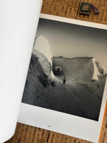 Yıldız Moran: Zamansız fotoğraflar = Timeless photographs [Sergi kataloğu]. Edit: Begüm Akkoyunlu Ersöz, Tania Bahar