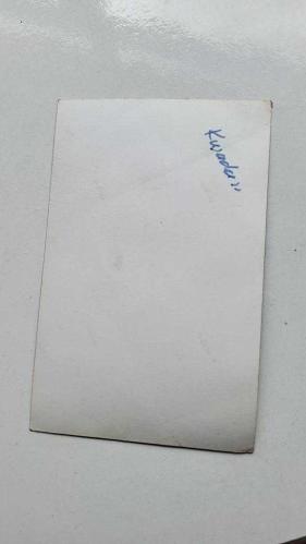 OYUNCU ve SES SANATÇISI SERPİL ÖRÜMCER'İN ORİJİNAL FOTOĞRAFI - 14 x 9 cm EBADINDA - SERPİL ÖRÜMCER, ŞARKICI BERKANT'LA BİRLİKTE PASTA YERKEN ÇEKİLMİŞ BİR KARE