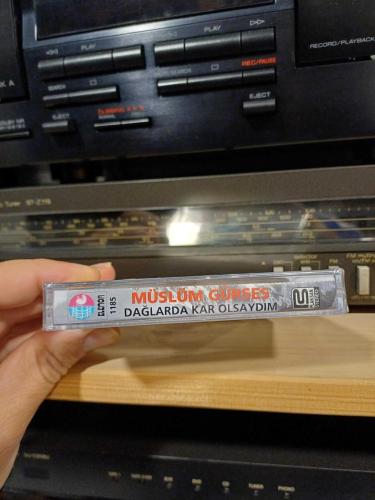 MÜSLÜM GÜRSES DAĞLARDA KAR OLSAYDIM SIFIR JELATİNDE