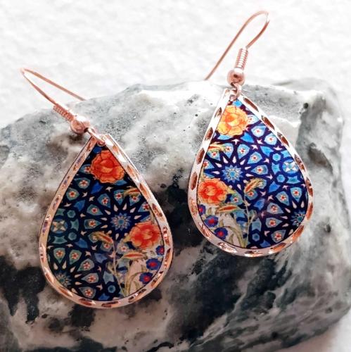 Bakır Küpe , Kendi tasarımımızdır. Seçtiğiniz modeli mesajla bildiriniz. Satış 1 çift küpe içindir. Üzeri gümüşlüdür.