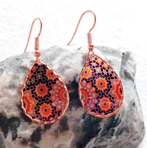 Bakır Küpe , Kendi tasarımımızdır. Seçtiğiniz modeli mesajla bildiriniz. Satış 1 çift küpe içindir. Üzeri gümüşlüdür.