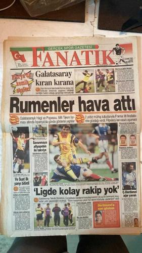 FANATİK SPOR GAZETESİ - TURKISH NEWSPAPER - DOĞUM GÜNÜ HEDİYESİ  - EKSİKSİZ TAM TAKIM GAZETE - 21 KASIM 1997 - SAYI: 733 - MESUT YILMAZ - ALİ ŞEN - ORHAN KEÇELİ - ŞENOL GÜNEŞ - ŞOTA ARVELADZE - MEHMET ALİ YILMAZ - METİN KEÇELİ - ATEŞ ÜNAL ERZEN - ATİLLA DONAT - K.HAKAN - HAGI - POPESCU - FILIPESCU - ÜMİT - ARİF - TOSHACK - YILMAZ VURAL - ORHAN YALINKAYA - GERÇEK SPOR GAZETESİ - FANATİK - GÖNLÜM AÇIK KANALDAN YANA - ŞİFRE MUTLAKA KALKACAK - BİZ DE SİZİ KUCAKLIYORUZ - VANLILAR BEŞİKTAŞ’A MESAJ YOLLADI - DÖRT BÜYÜKLER TORBAYA GİRİYOR - ALTIN RAKET HINGIS - GÜLE GÜLE VANSPOR - YAZIK OLDU - HAMİ GÜN SAYIYOR - ÜLKER YIKILDI 81-78 - ORTHEZ 77-76 ÜLKER - TÜRKİYE SİZİ KUCAKLIYOR - HIRS KÜPÜ HAKAN - TARAFTARA SELAM GOLLERE DEVAM - HAMİ-SERGEN YOK - YELKENDE TÜRK RÜZGARI - AHMET SABRİ ACINACAK HALDE - YILMAZ VURAL GENÇLERBİRLİĞİ’NDE - TOSHACK NE DEFANSI NE FORVETİ BEĞENİYOR - GALATASARAY’DA FORMA YARIŞI - PENALTICILARA ÖZEL İDMAN - RUMENLER HAVA ATTI - CLEMENTE’Yİ KORKUTTU - SUAT 4 HAFTA YOK - GÖ
