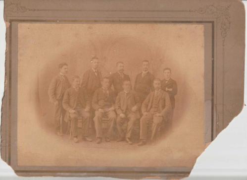 OSMANLI DÖNEMİ ŞIK BEYFENDİLER TAKIM ELBİSELİ TİPLER GÖRSELLİ NADİR KABİN SİYAH BEYAZ FOTOĞRAF  - 21*29 CM