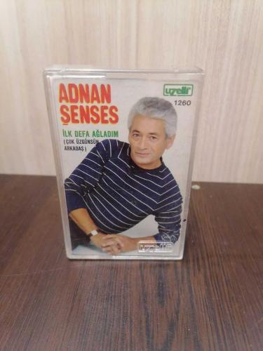 KASET - Adnan Şenses - İlk Defa Ağladım (Çok Üzgünsün Arkadaş) Uzelli