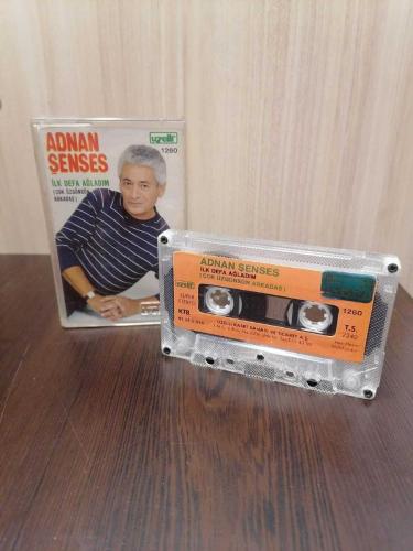 KASET - Adnan Şenses - İlk Defa Ağladım (Çok Üzgünsün Arkadaş) Uzelli