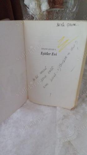 EŞİTLER EVİ (KÜÇÜK ŞEYLER 4)