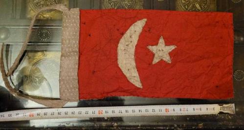 LOT.20 » DAĞILAN KOLEKSİYONDAN ESKİ EL DİKİMİ BAYRAK. KOLEKSİYONLUK.