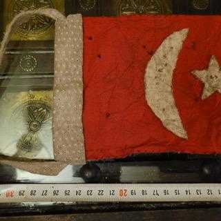 DAĞILAN KOLEKSİYONDAN ESKİ EL DİKİMİ BAYRAK. KOLEKSİYONLUK.
