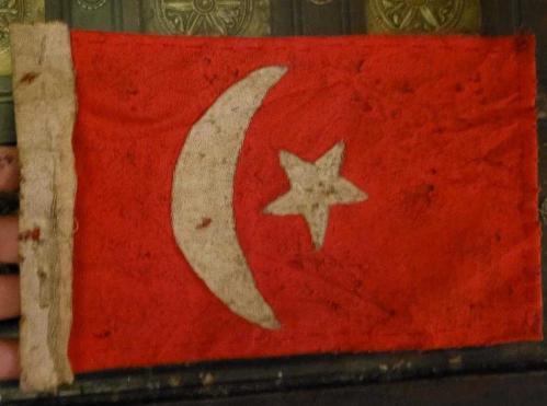 LOT.18 » DAĞILAN KOLEKSİYONDAN EL DİKİMİ ESKİ GÖĞÜS CEBİ BAYRAĞI. NADİR. KOLEKSİYONLUK.