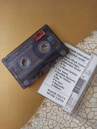 EZGİNİN GÜNLÜĞÜ * BAHÇEDEKİ SANDAL / KASET