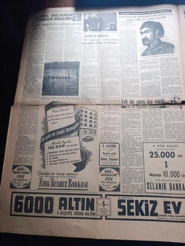 Hürriyet Gazetesi - Turkish Newspaper - 10 Kasım 1954 - Atatürk'ün tam sayfa resmi kapak fotoğrafı - Atatürk'ün son Cumhuriyet Bayramı yazan Şükrü Kaya - 10 Kasım yazan Vasfi Raşid Sevig - dünya gazeteleri ne diyor - Atatürk'ün manevi huzurunda milletçe tazimle eğiliyoruz - Atatürk kız lisesi 4D talebeleri büyük Ata'nın huzurunda Fotoğrafı - Atatürk filminin hikayesi 15 güne kadar tamamlanacak - devlet ve kirli Mükerrem Sarol'un Türk Sesi gazetesine dair demeci - inkılap yıllarında Atatürk hazırlayan Hikmet Bil - İstanbul semalarında dün uçan purolar görüldü - bayrağımıza tecavüz eden 4 amerikalının davası yeni bir safhaya girdi  Fotoğrafı - Atatürk'ten hatıralar - Atatürk 8 inci Edward'ın elini tutarak Türk topraklarına çıkartıyor Fotoğrafı - Atatürk'ün sağlığında sık sık yapmış olduğu memleket gezilerinden birinde görüyoruz Fotoğrafı - 16 yıl sonra yazan Nizamettin Nazif - kumarbazlar cenneti Las Vegas - Lig maçlarında cumartesi günü devam  - Atatürk'ün söylediği - 10 Kasım 1938