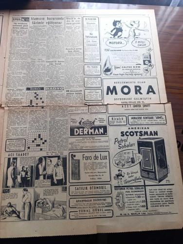 Hürriyet Gazetesi - Turkish Newspaper - 10 Kasım 1954 - Atatürk'ün tam sayfa resmi kapak fotoğrafı - Atatürk'ün son Cumhuriyet Bayramı yazan Şükrü Kaya - 10 Kasım yazan Vasfi Raşid Sevig - dünya gazeteleri ne diyor - Atatürk'ün manevi huzurunda milletçe tazimle eğiliyoruz - Atatürk kız lisesi 4D talebeleri büyük Ata'nın huzurunda Fotoğrafı - Atatürk filminin hikayesi 15 güne kadar tamamlanacak - devlet ve kirli Mükerrem Sarol'un Türk Sesi gazetesine dair demeci - inkılap yıllarında Atatürk hazırlayan Hikmet Bil - İstanbul semalarında dün uçan purolar görüldü - bayrağımıza tecavüz eden 4 amerikalının davası yeni bir safhaya girdi  Fotoğrafı - Atatürk'ten hatıralar - Atatürk 8 inci Edward'ın elini tutarak Türk topraklarına çıkartıyor Fotoğrafı - Atatürk'ün sağlığında sık sık yapmış olduğu memleket gezilerinden birinde görüyoruz Fotoğrafı - 16 yıl sonra yazan Nizamettin Nazif - kumarbazlar cenneti Las Vegas - Lig maçlarında cumartesi günü devam  - Atatürk'ün söylediği - 10 Kasım 1938