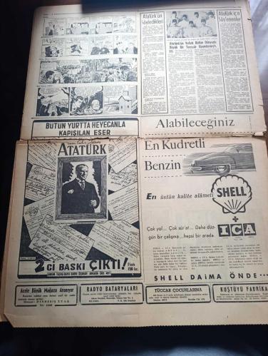 Hürriyet Gazetesi - Turkish Newspaper - 10 Kasım 1954 - Atatürk'ün tam sayfa resmi kapak fotoğrafı - Atatürk'ün son Cumhuriyet Bayramı yazan Şükrü Kaya - 10 Kasım yazan Vasfi Raşid Sevig - dünya gazeteleri ne diyor - Atatürk'ün manevi huzurunda milletçe tazimle eğiliyoruz - Atatürk kız lisesi 4D talebeleri büyük Ata'nın huzurunda Fotoğrafı - Atatürk filminin hikayesi 15 güne kadar tamamlanacak - devlet ve kirli Mükerrem Sarol'un Türk Sesi gazetesine dair demeci - inkılap yıllarında Atatürk hazırlayan Hikmet Bil - İstanbul semalarında dün uçan purolar görüldü - bayrağımıza tecavüz eden 4 amerikalının davası yeni bir safhaya girdi  Fotoğrafı - Atatürk'ten hatıralar - Atatürk 8 inci Edward'ın elini tutarak Türk topraklarına çıkartıyor Fotoğrafı - Atatürk'ün sağlığında sık sık yapmış olduğu memleket gezilerinden birinde görüyoruz Fotoğrafı - 16 yıl sonra yazan Nizamettin Nazif - kumarbazlar cenneti Las Vegas - Lig maçlarında cumartesi günü devam  - Atatürk'ün söylediği - 10 Kasım 1938