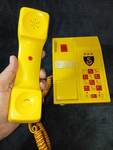 KOLEKSiYONLUK ViNTAGE Galatasaray  telefonu Orjinal lisanslı Galatasaray sabit hatlı telefon.  çok iyi durumda  resimlerdeki haliyle koleksiyon dekorluk