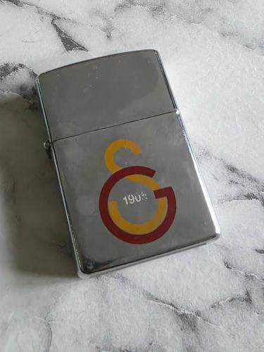 ZİPPO MODEL BENZİNLİ TARAFTAR ÇAKMAK  GALATASARAY  Az kullanılmış