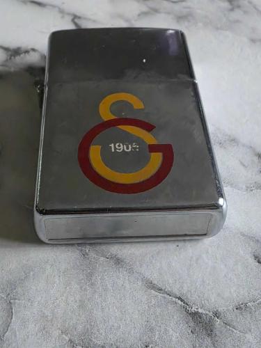 ZİPPO MODEL BENZİNLİ TARAFTAR ÇAKMAK  GALATASARAY  Az kullanılmış