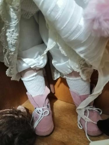 KOLEKSİYONLUK 70 CM PORSELEN BEBEK, KAFASI DÖNER EKLEMLİ ÇOK GÜZEL BEBEK UZUN KIZIL SAÇLI, YEŞİL GÖZLÜ