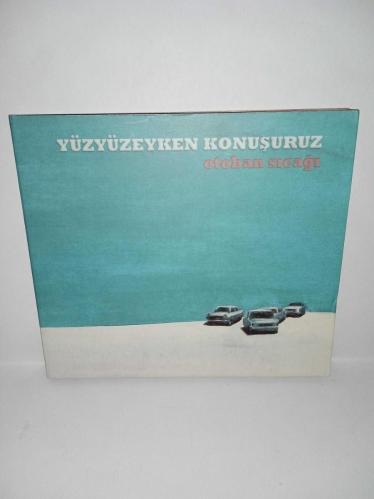 Cd Yüzyüzeyken konuşuruz otoban sıcağı albümü. Orijinal 2014. Dinlemeyi etkilemeyen yoğun çizikler var. Baştan sona dinlendi sorunsuz çalışıyor