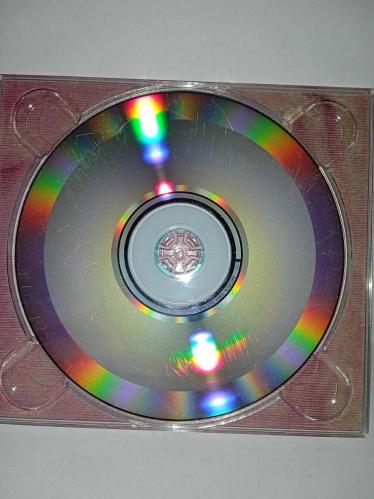 Cd Yüzyüzeyken konuşuruz otoban sıcağı albümü. Orijinal 2014. Dinlemeyi etkilemeyen yoğun çizikler var. Baştan sona dinlendi sorunsuz çalışıyor