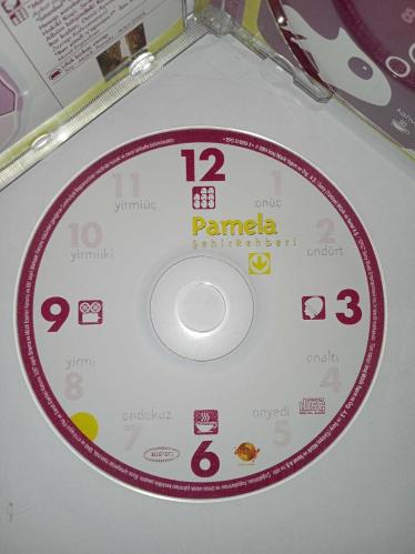 Cd Pamela şehir rehberi albümü. Orijinal. Dinlemeyi etkilemeyen çizikler var sorunsuz çalışıyor. Kartonet tertemiz