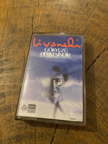 ZÜLFÜ LİVANELİ - GÖKYÜZÜ HERKESİNDİR - KASET