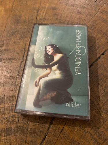 NİLÜFER - YENİDEN YETMİŞE - KASET