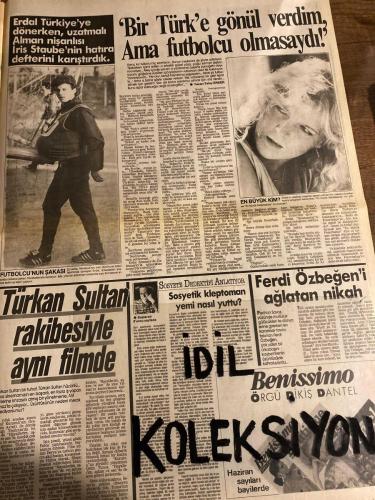 SABAH YILDIZI AKTÜELİTE VE MAGAZİN GAZETESİ - DOĞUM GÜNÜ HEDİYESİ (TURKİSH - NEWSPAPER) - 11 HAZİRAN 1987 - TAM TAKIM 8 SAYFADIR -Cengiz Coşkuner Tam Sayfa Poster-Kadir İnanır-Merih Fırat-Türkan Şoray-Cihan Ünal-Fatoş Sezer-Hülya Avşar-Ferdi Özbeğen-Perihan Savaş-Yılmaz Zafer-Joan Collins-Şakir Öner-Yonca Yücel-Neşe Aksoy-Küçük Emrah-Gönül Yazar-Ercan-Stephanie-Diana-Iris Staube-Erdal-Talay Erker-Kadir İnanır’ın foyası ortaya çıktı-İşte Kadir’in vazgeçemediği çıplak-Antalya macerasının içyüzü 3 üncü sayfamızda-Türkan Şoray koynunda yılan besliyor-Hülya Avşar pusuda-Ferdi Özbeğen’i ağlatan nikah-Damadıyla sevişen ünlü işveren-Eski milli futbolcu B Mehmet’i çıldırtan göğüsler-5 milyonluk poz-Bir Türk’e gönül verdim Ama futbolcu olmasaydı-Türkan Sultan rakibesiyle aynı filmde-Sosyetik kleptoman yemi nasıl yuttu-Gizli nikah açık balayı-Diana’nın gardrobu küçük bir mağaza gibi-Aç gözlü prenses-Eskimeyen eskiler-Joan Collins bir moruktur-Şakir Öner’i zayıflatan kaçamak-Arap yolu beklerim-Neş